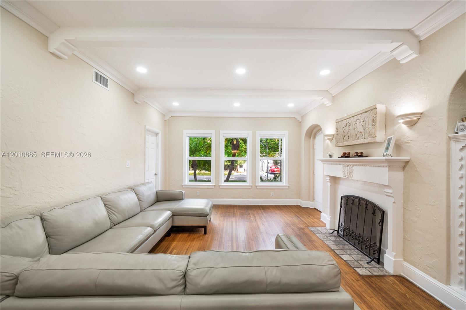 THE EWING CONDO - Residential