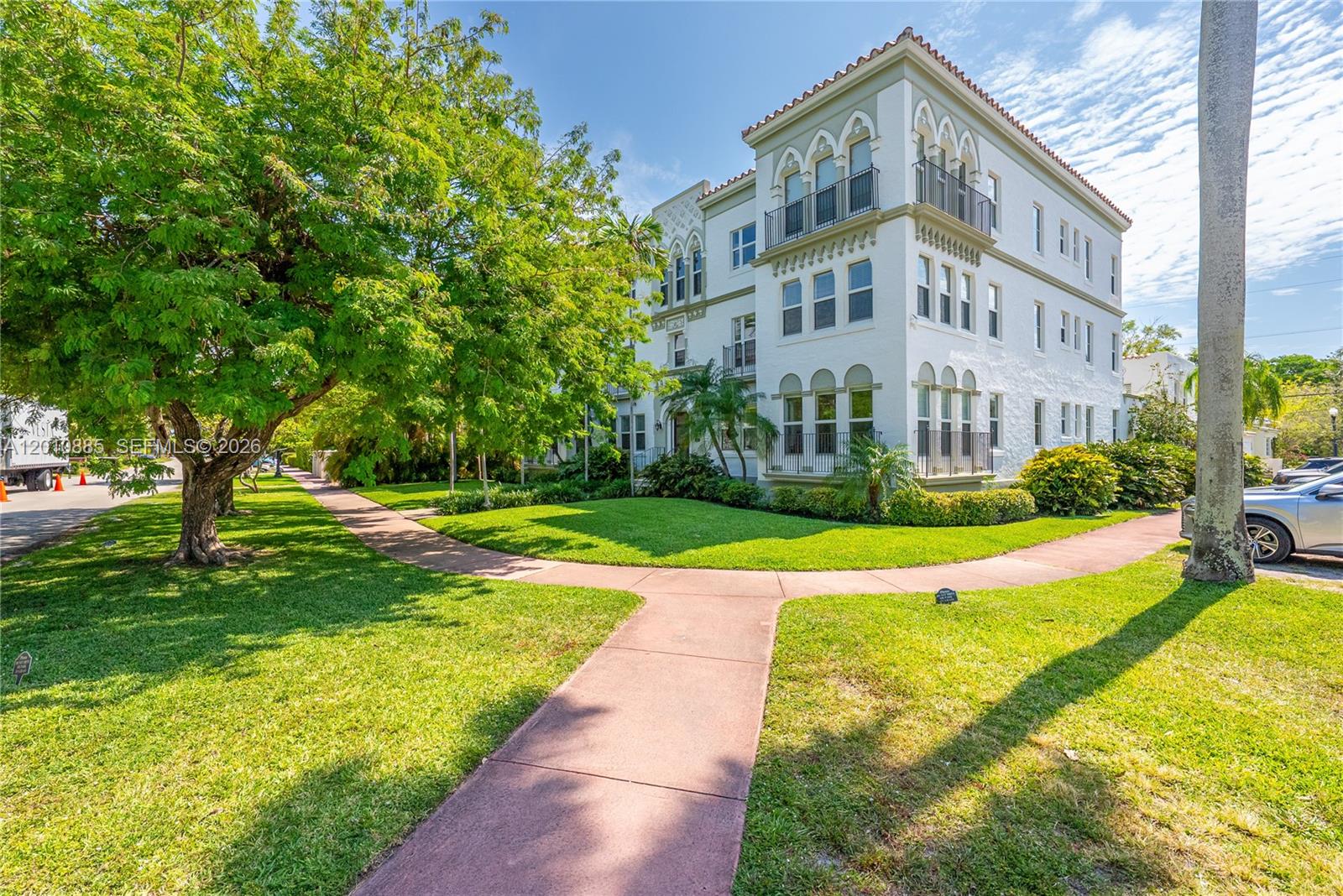 THE EWING CONDO - Residential