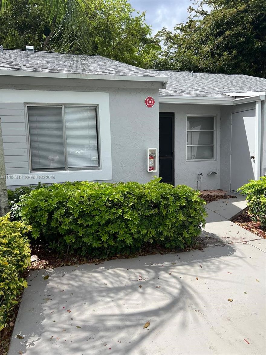 For rent beautiful 2 bed 2 bath townhouse, 55+ community (HOPA verified), only for people above the above the age of 55. Laminated wood flooring throughout the entire townhouse, WASHER and DRYER INSIDE THE UNIT, 2 assigned parking spaces. No pets are allowed.