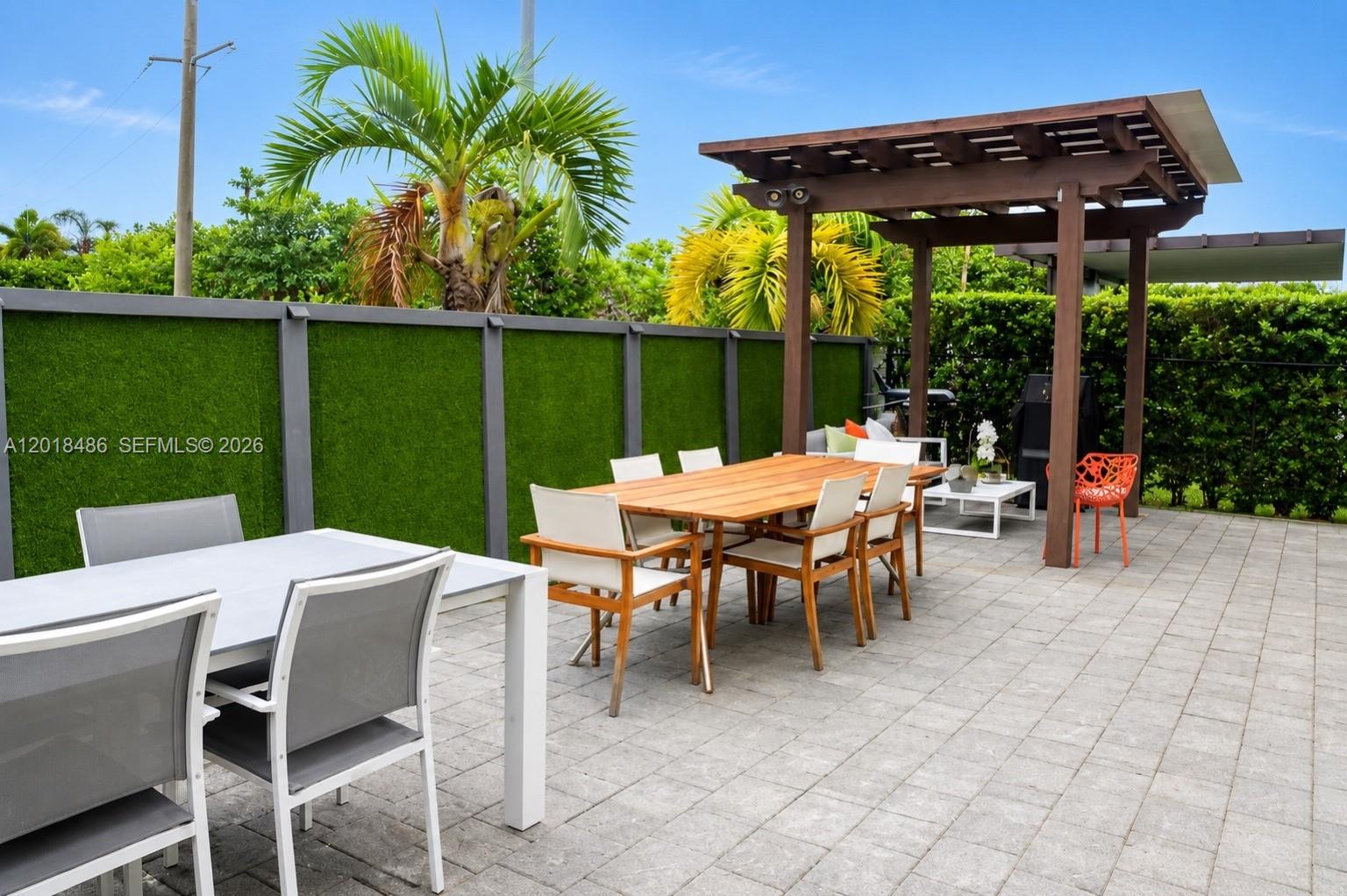 VINTAGE ESTATES - Residential
