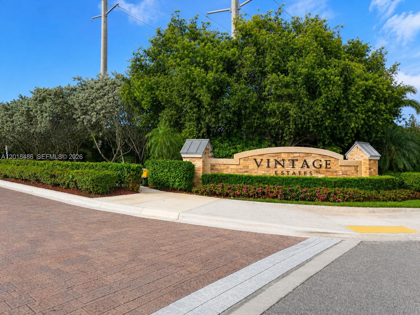 VINTAGE ESTATES - Residential