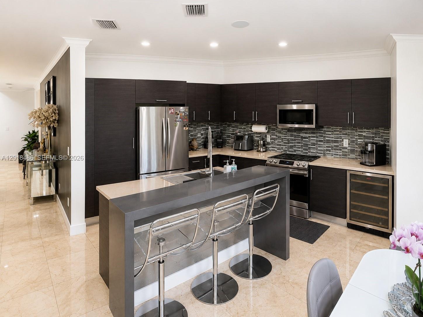 VINTAGE ESTATES - Residential
