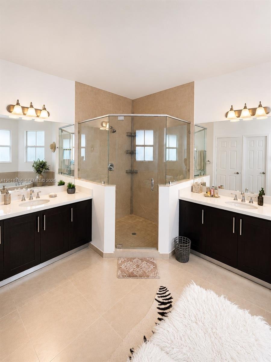 VINTAGE ESTATES - Residential