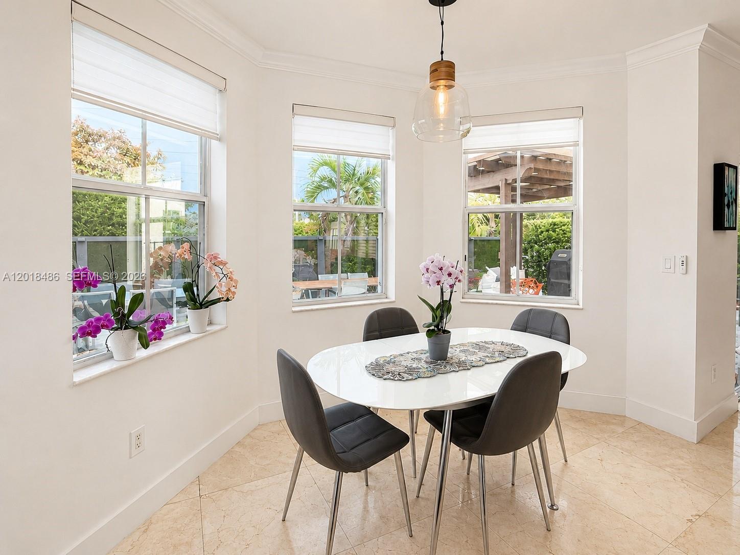VINTAGE ESTATES - Residential