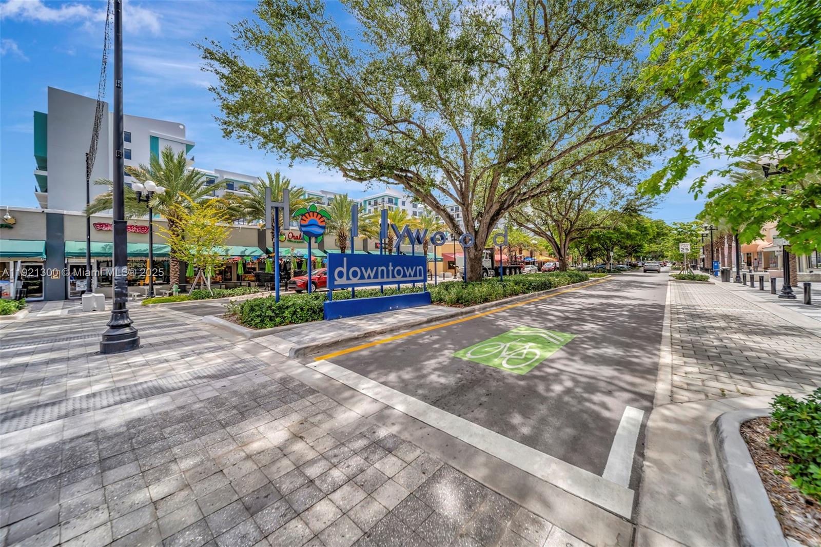 HOLLYWOOD STATION RES CON - Residential