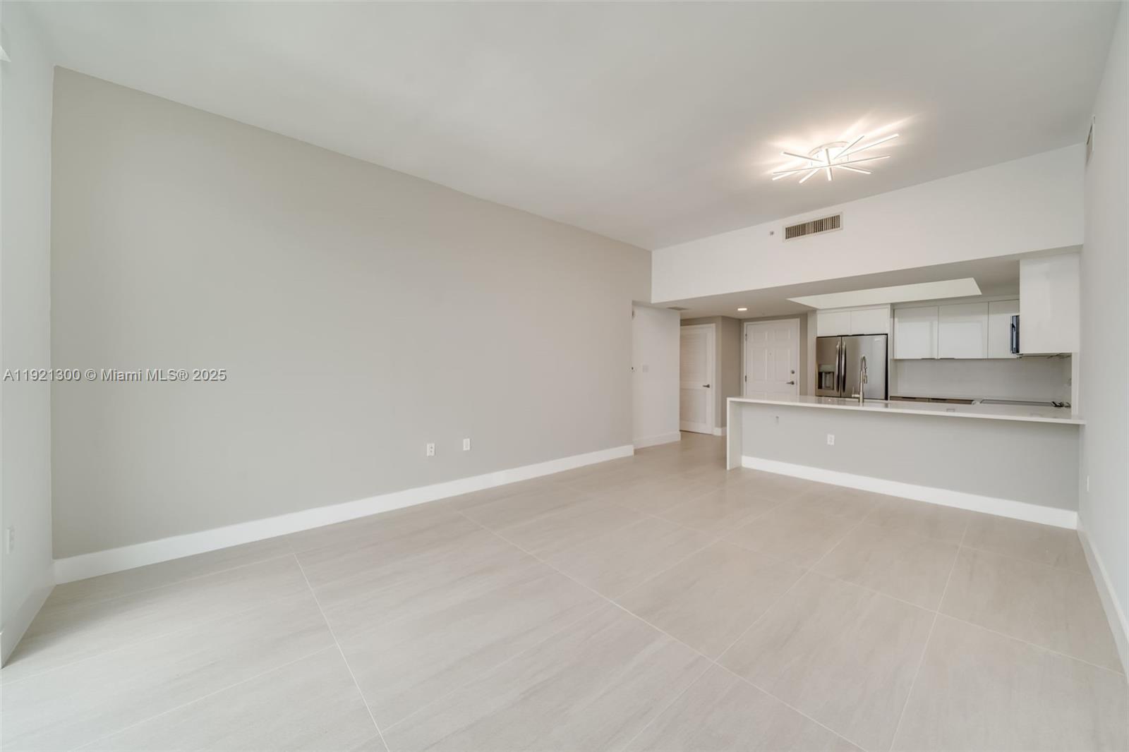 HOLLYWOOD STATION RES CON - Residential