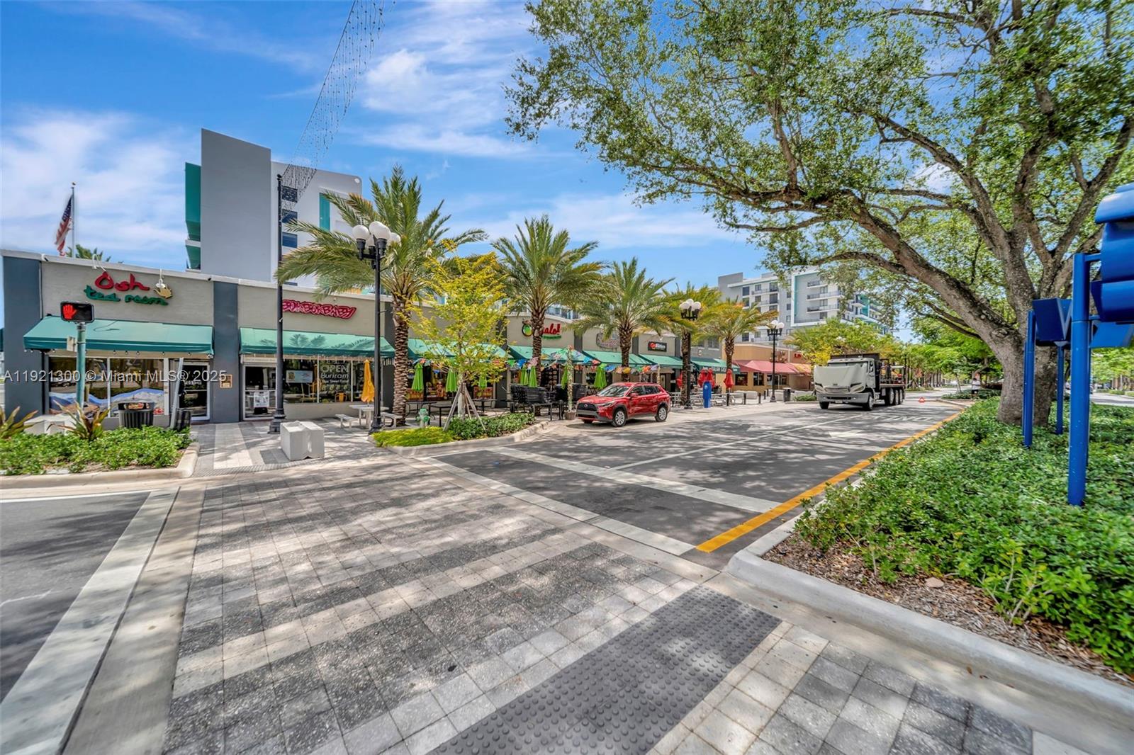 HOLLYWOOD STATION RES CON - Residential