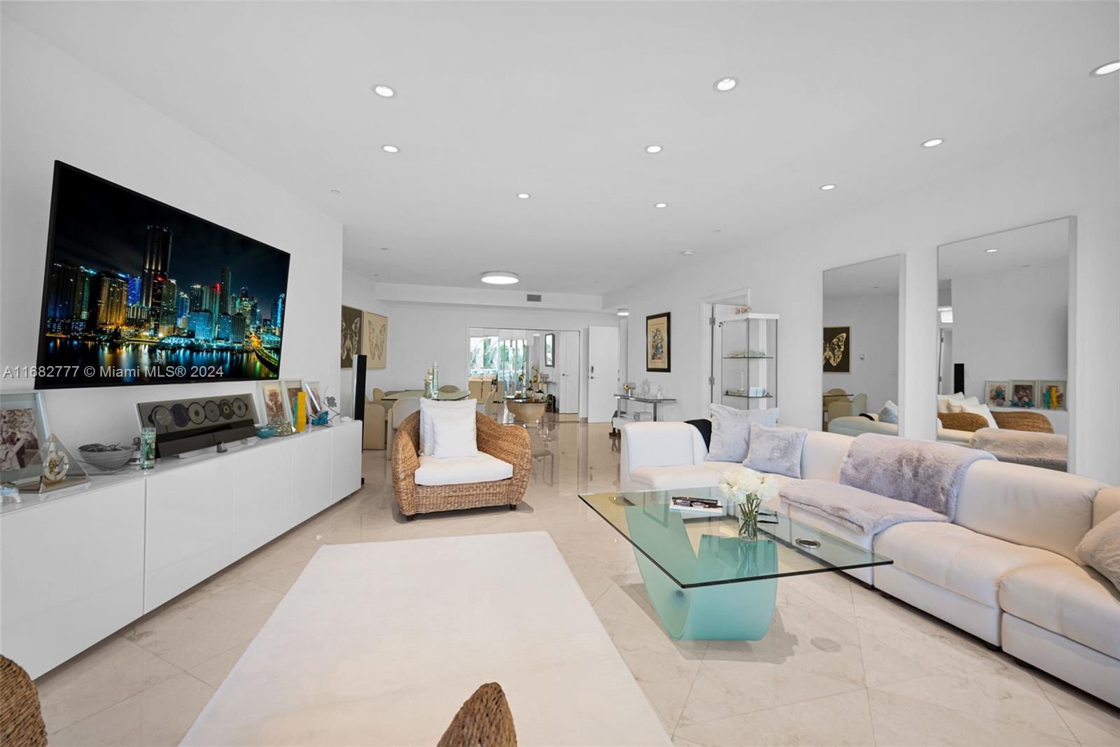 MAJESTIC TOWER - Residential