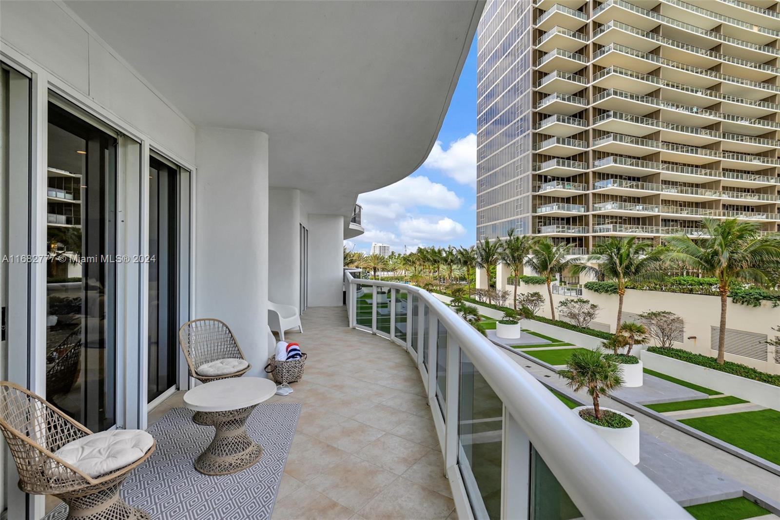 MAJESTIC TOWER - Residential