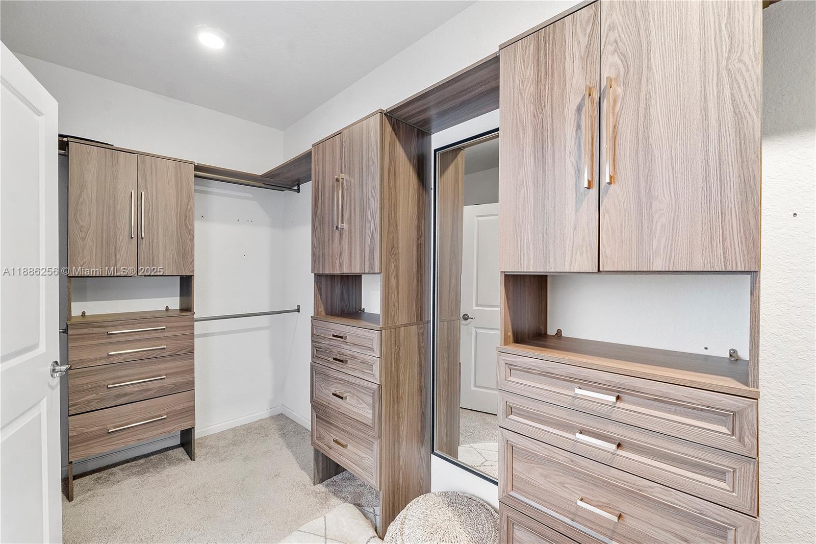 ZUNJIC ESTATES - Residential