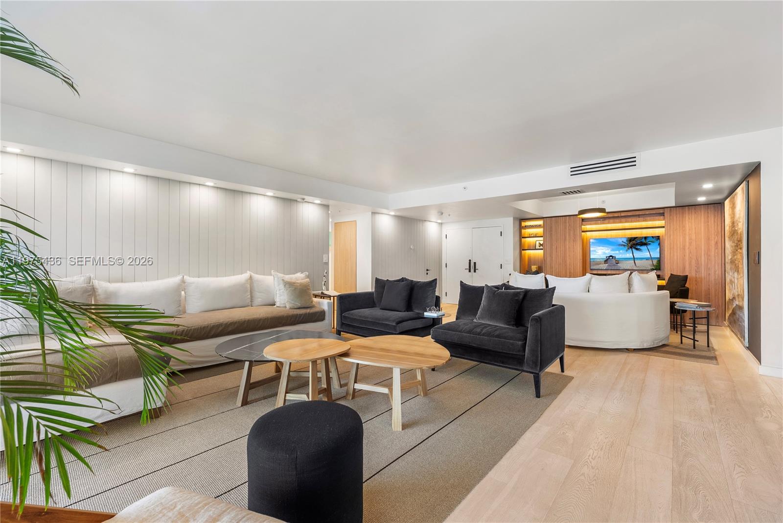 KENILWORTH CONDO - Residential