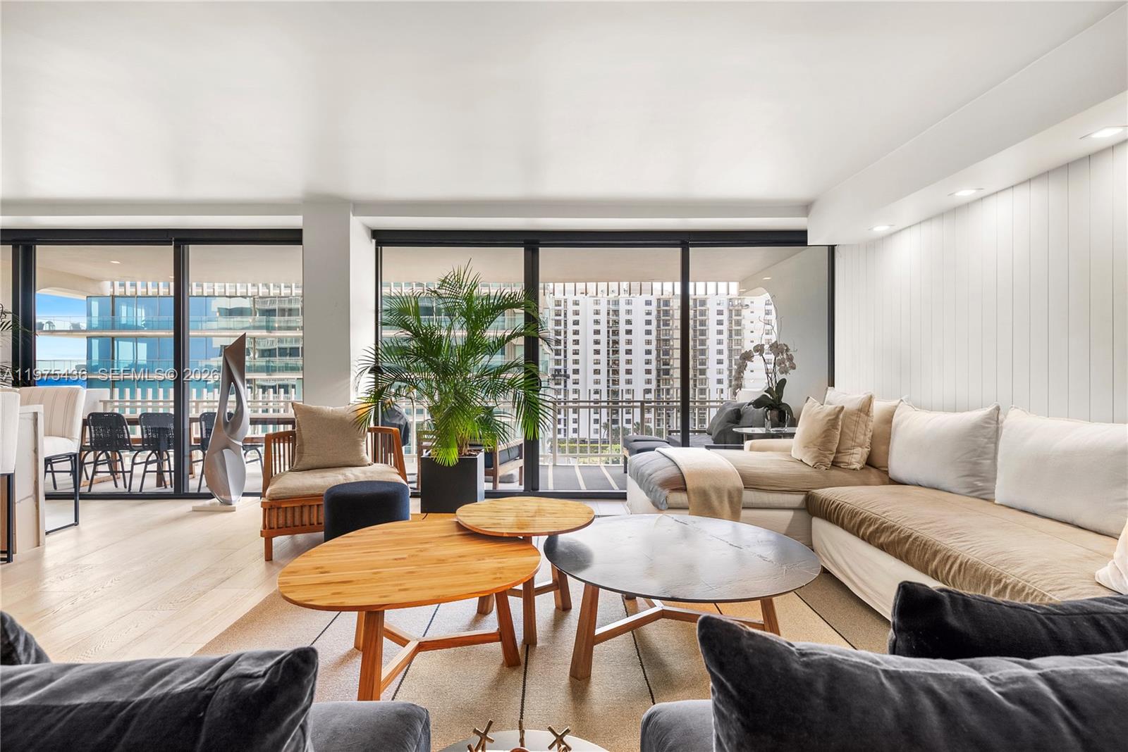 KENILWORTH CONDO - Residential