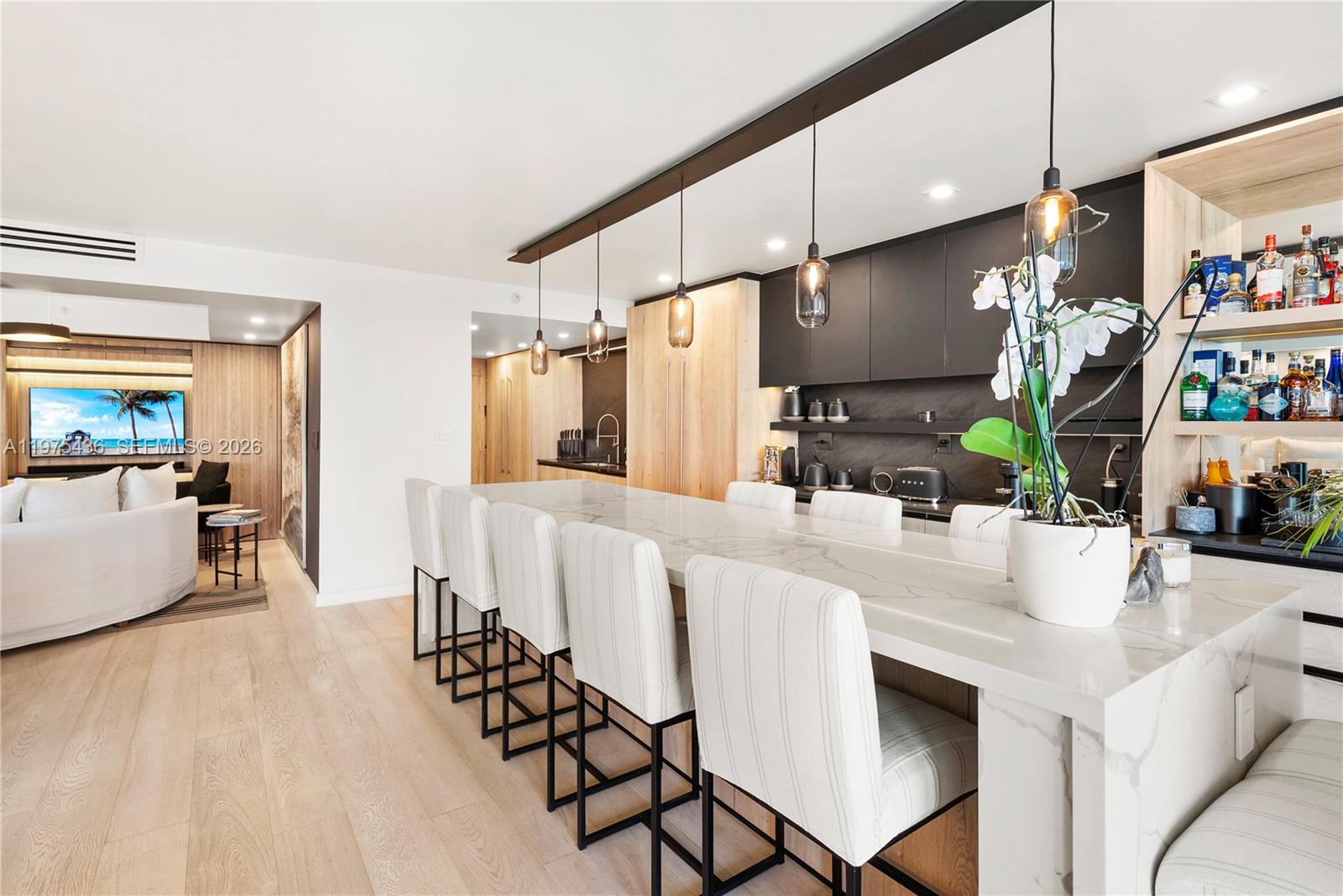 KENILWORTH CONDO - Residential