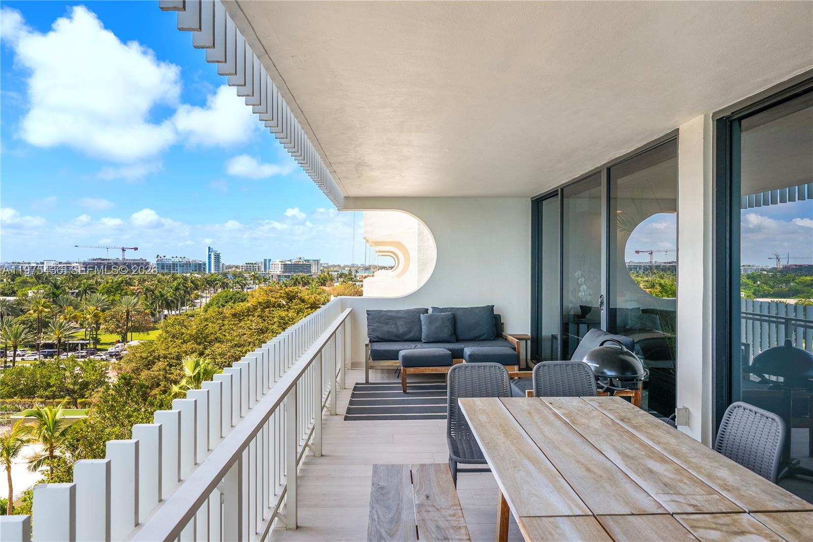 10205 Collins Ave 605