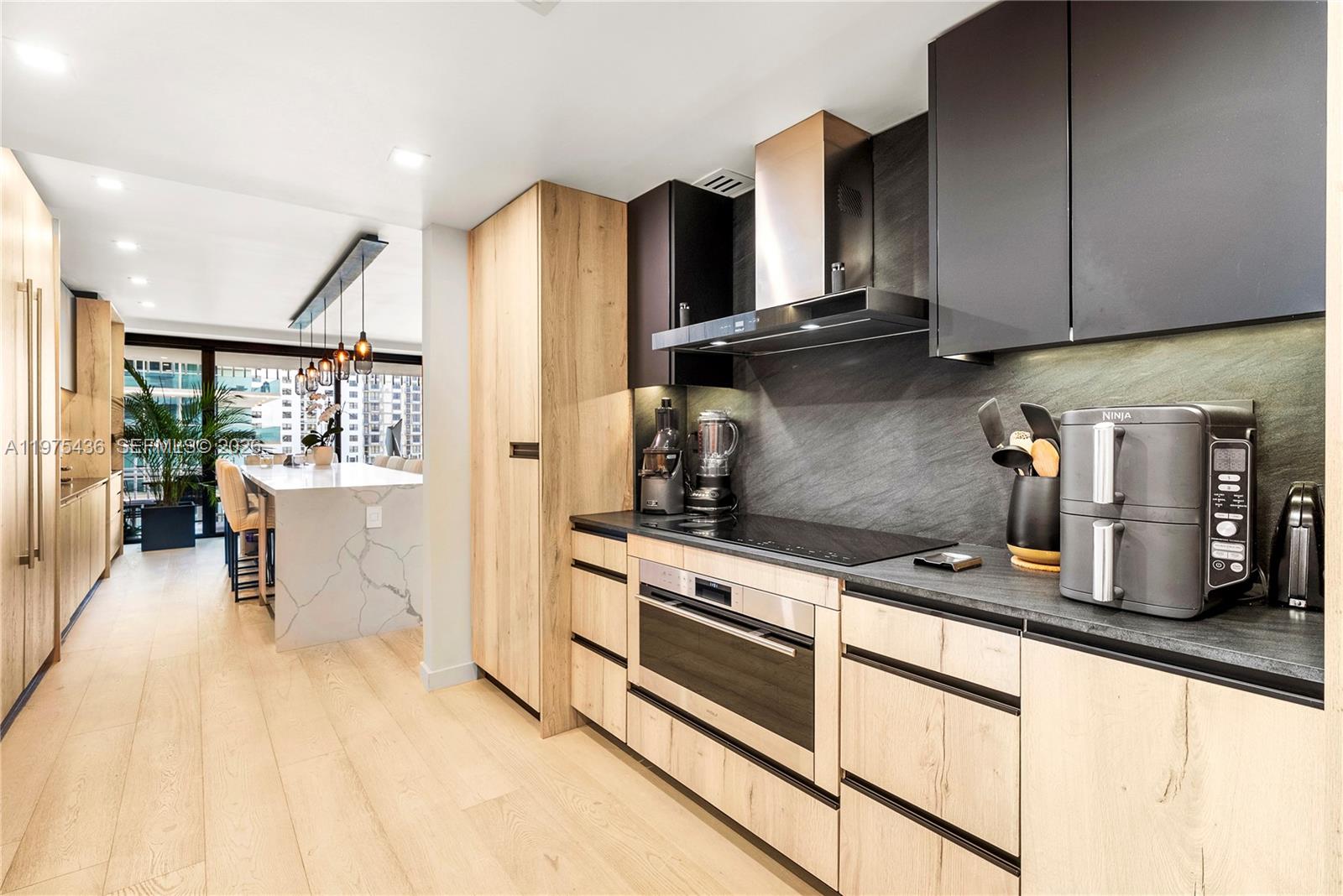 KENILWORTH CONDO - Residential