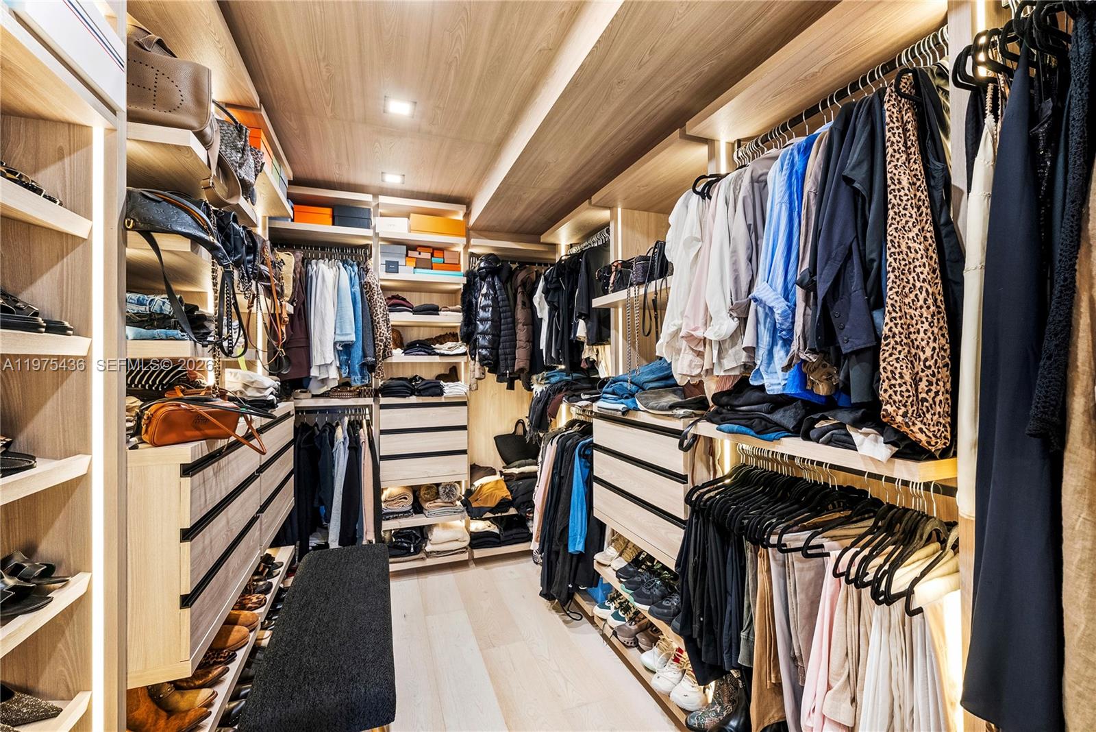 KENILWORTH CONDO - Residential