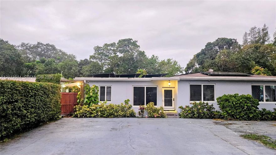 Cozy studio on main street that perfectly balances comfort and convenience. Nestled in a friendly neighborhood with quick access to local amenities, supermarkets, and diverse dining options, this property is a fantastic opportunity for anyone seeking a fast rental. Easy to move in 1st month and security deposit.