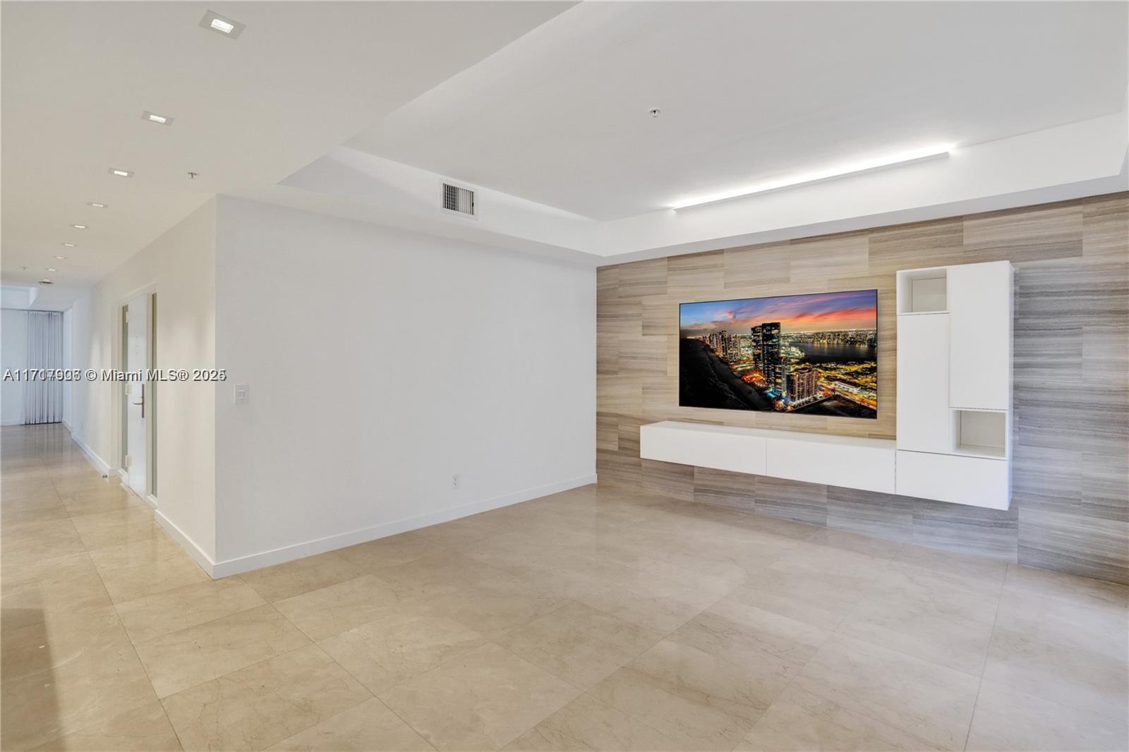 1415 Sunset Harbour Dr 202