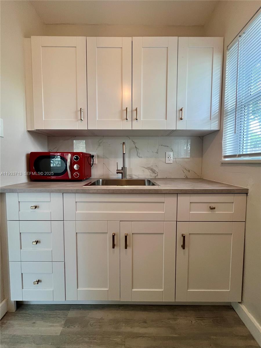 DIXIE HIGHWAY TRACK - Land