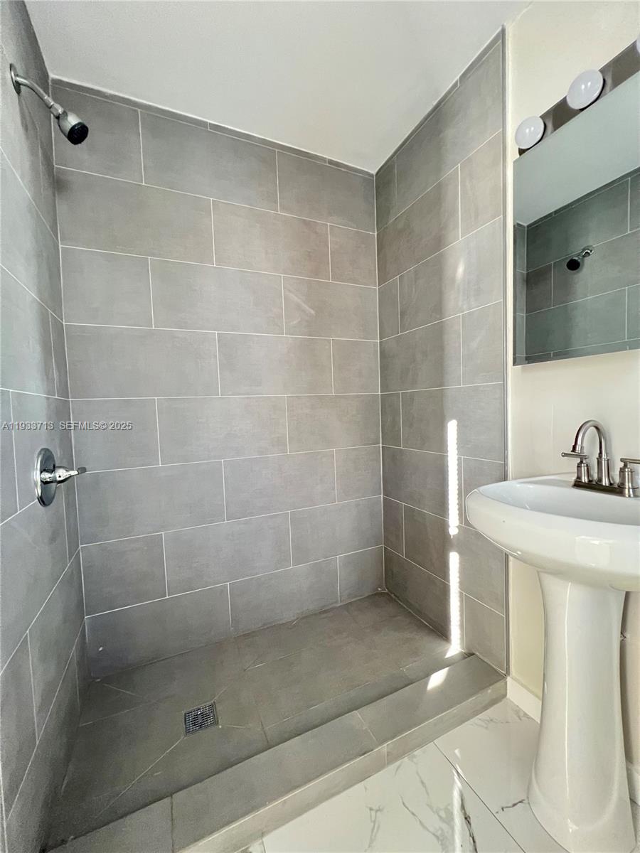 DIXIE HIGHWAY TRACK - Land