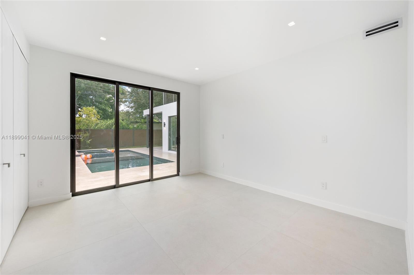 BRENTWOOD - Residential