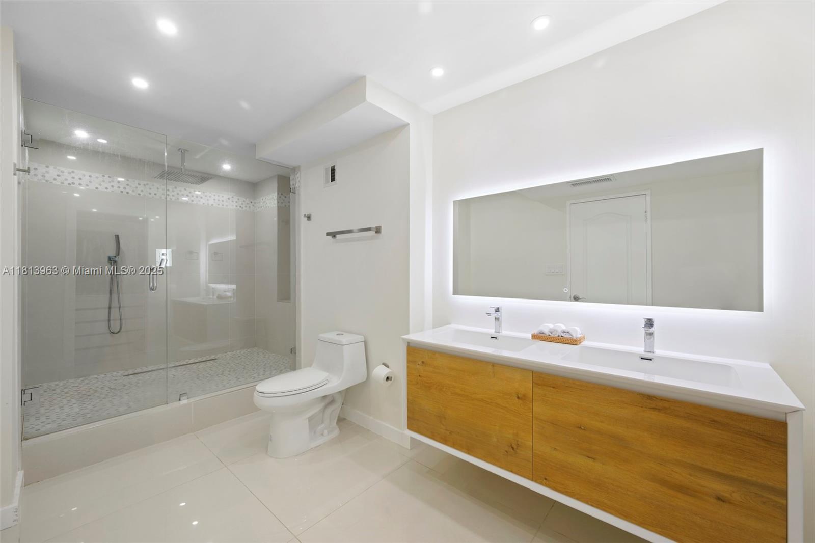 OLYMPUS CONDO PHASE - Residential