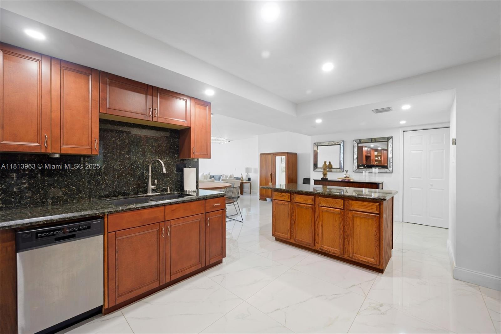 500 Three Islands Blvd 206