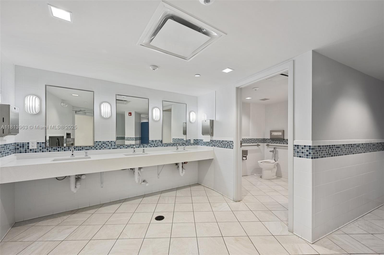 OLYMPUS CONDO PHASE - Residential