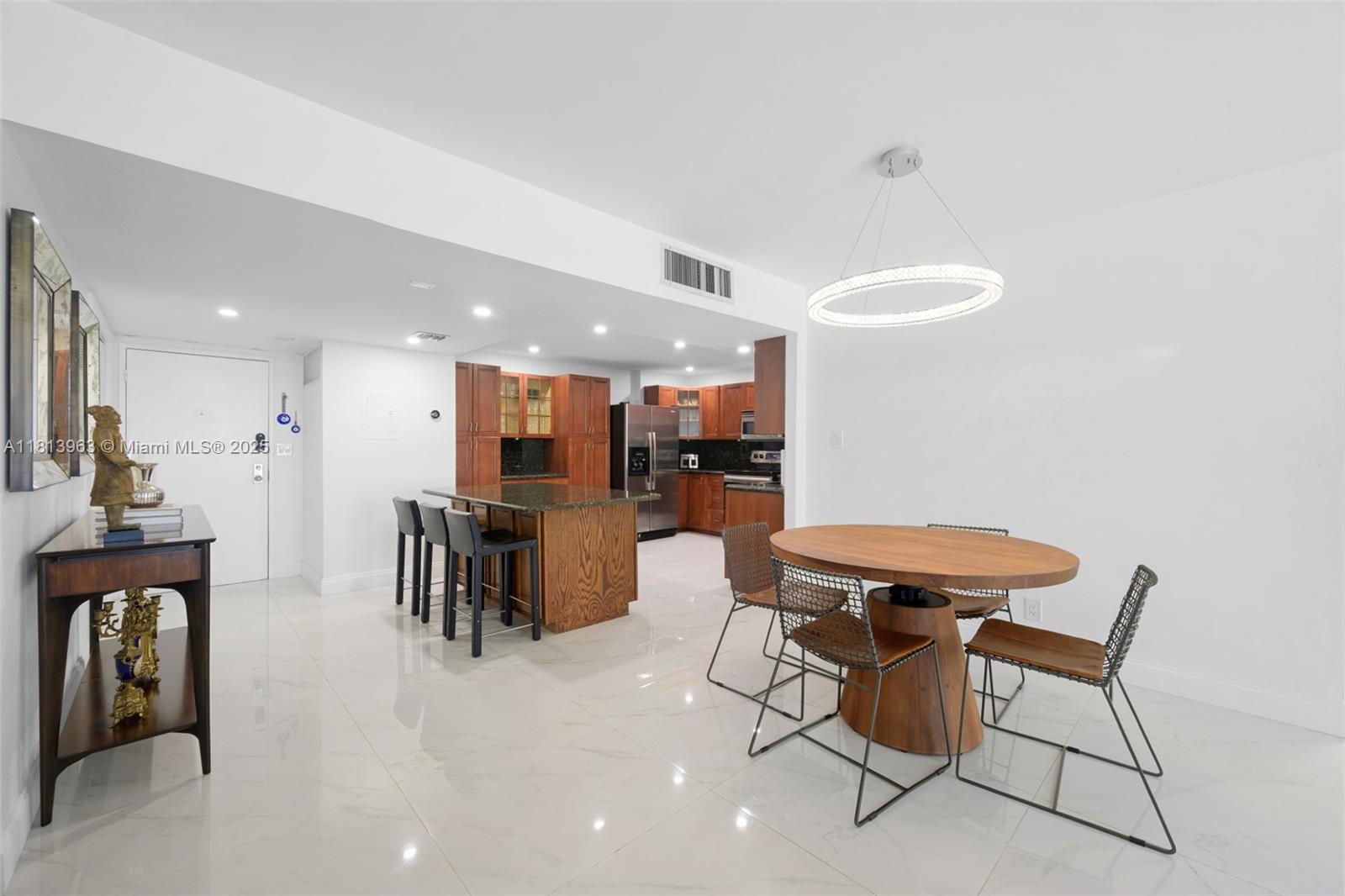 500 Three Islands Blvd 206