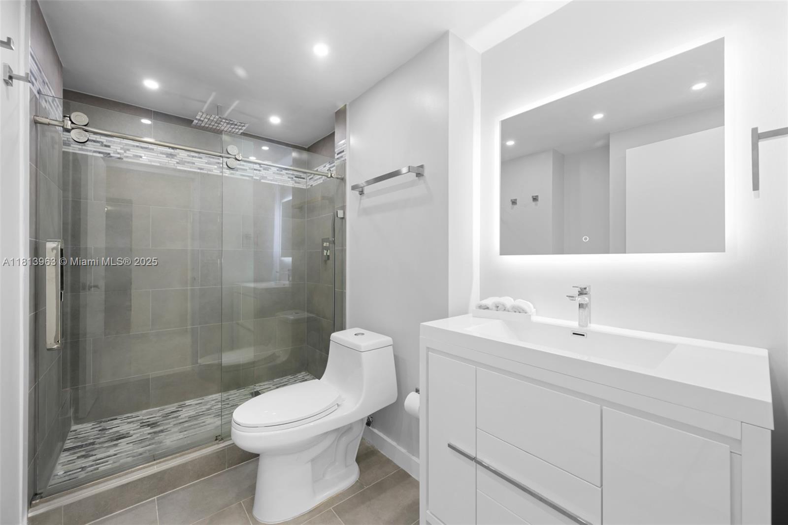 OLYMPUS CONDO PHASE - Residential