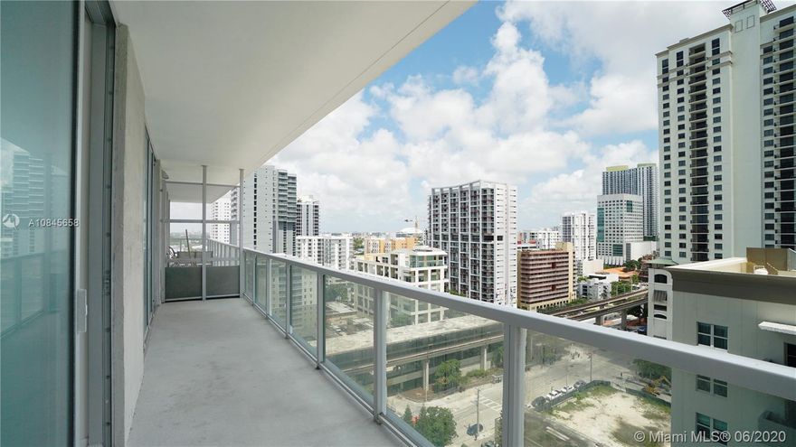 BRICKELL CONDO IN LUXURY BUILDING FEATURES ONE SPACIOUS BEDROOM AND ONE BATHROOM WITH TUB AND SEPARATE SHOWER. EUROPEAN KITCHEN, GRANITE COUNTER TOP WITH STAINLESS STEEL APPLIANCES. WASHER & DRYER IN UNIT. CLOSE TO RESTAURANTS, PUBLIX, METRO AND MORE. IT IS VACANT.