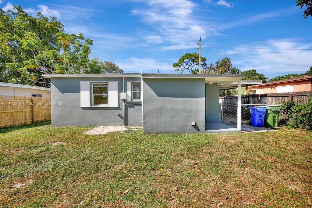 Photo of 2118 SW 3rd Ter, Fort Lauderdale, FL 33315 (MLS # A11480897)