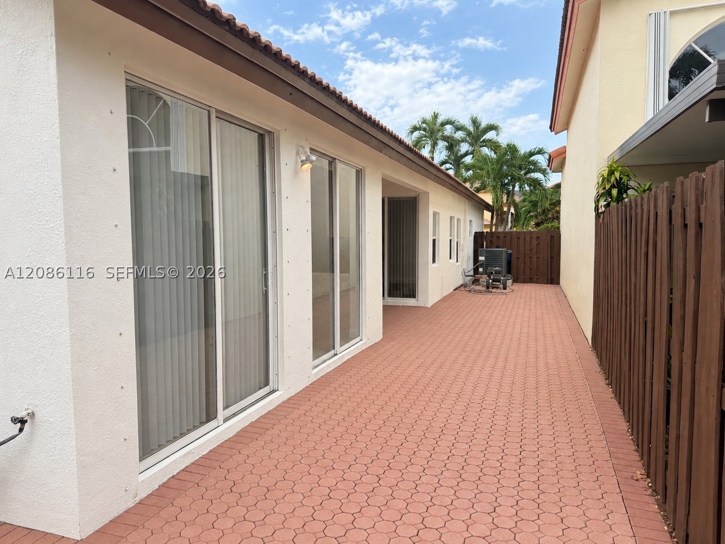 11270 NW 53rd Ln, Doral, FL, 33178/$765,000 3 11270 NW 53rd Ln