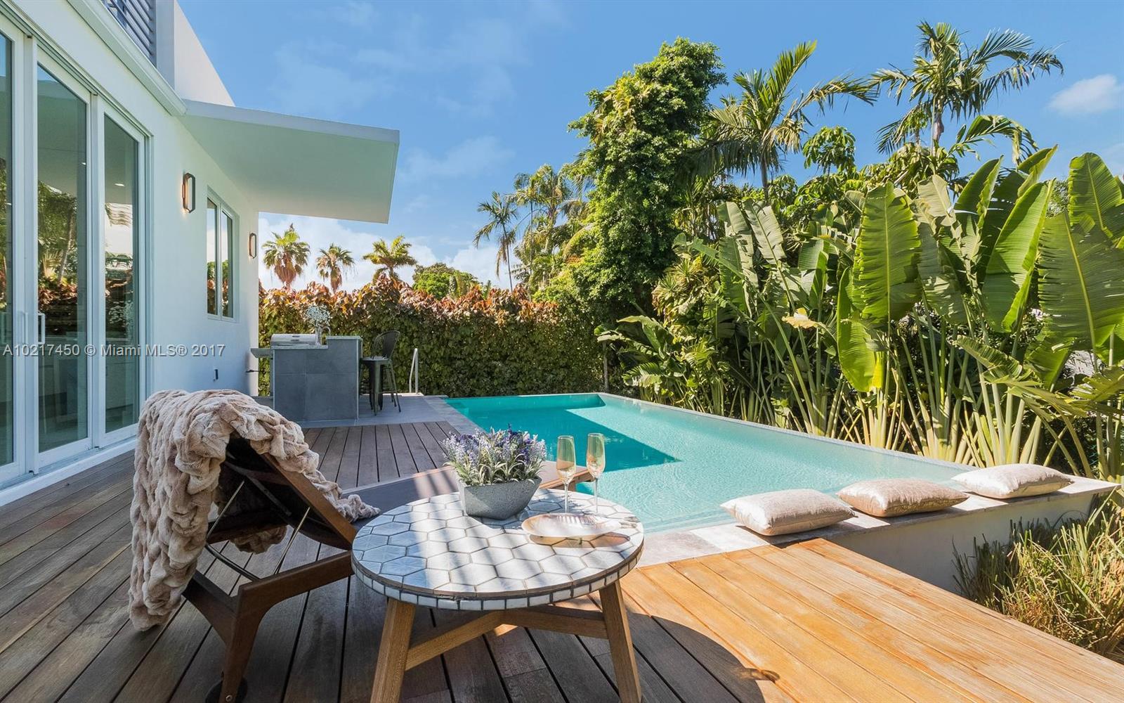 Sunset Islands IV - Residential