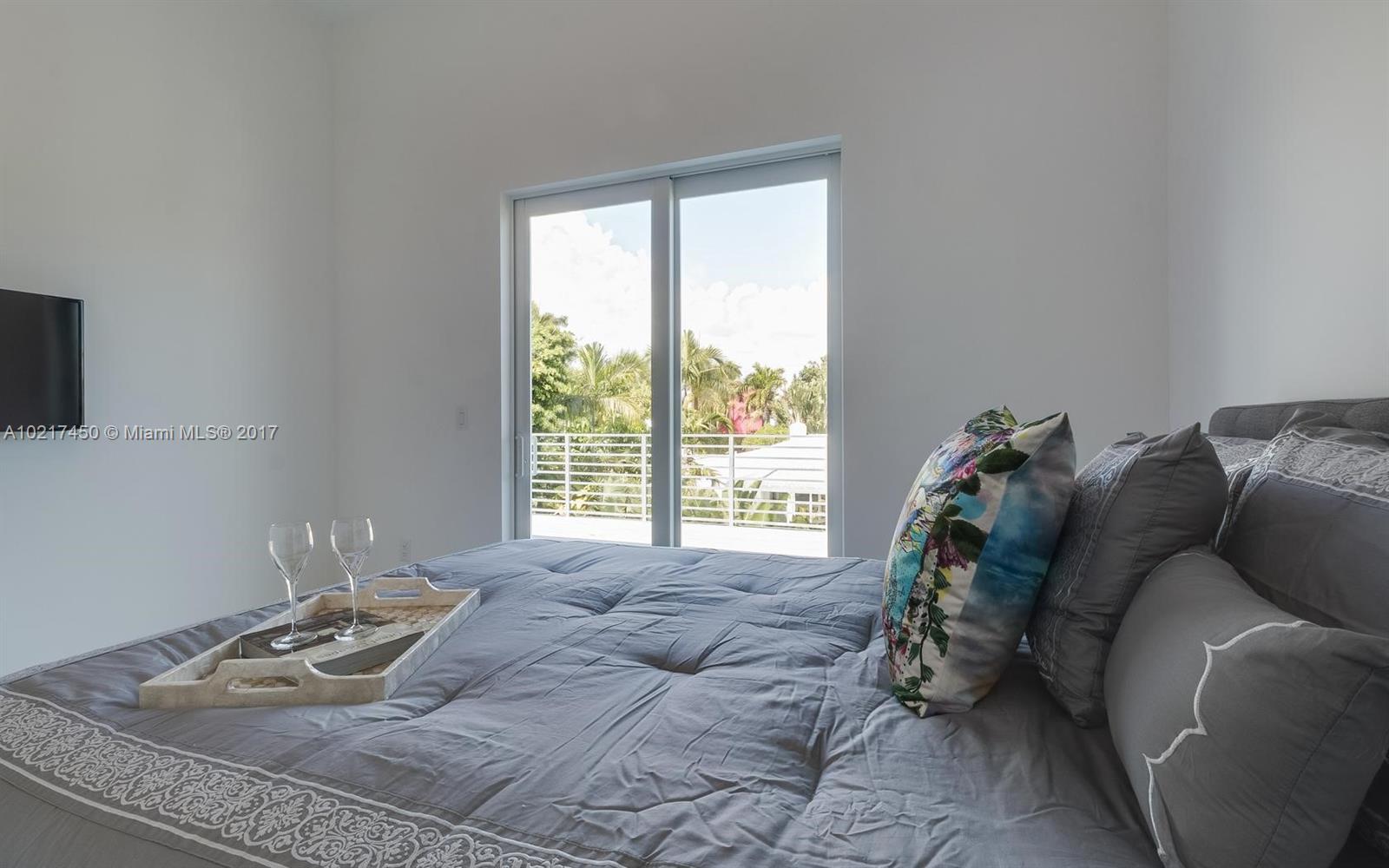 Sunset Islands IV - Residential