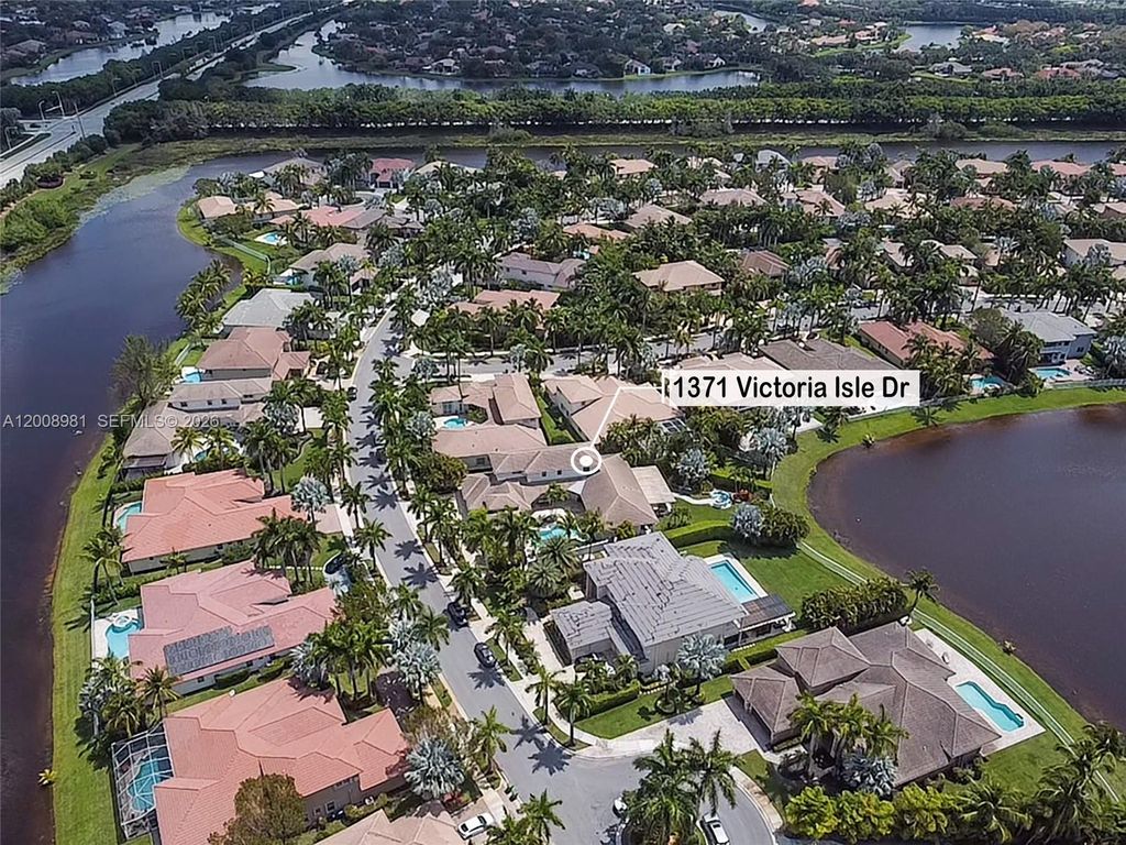 Photo of 1371 Victoria Isle Dr, Weston, FL 33327 (MLS # A12008981)