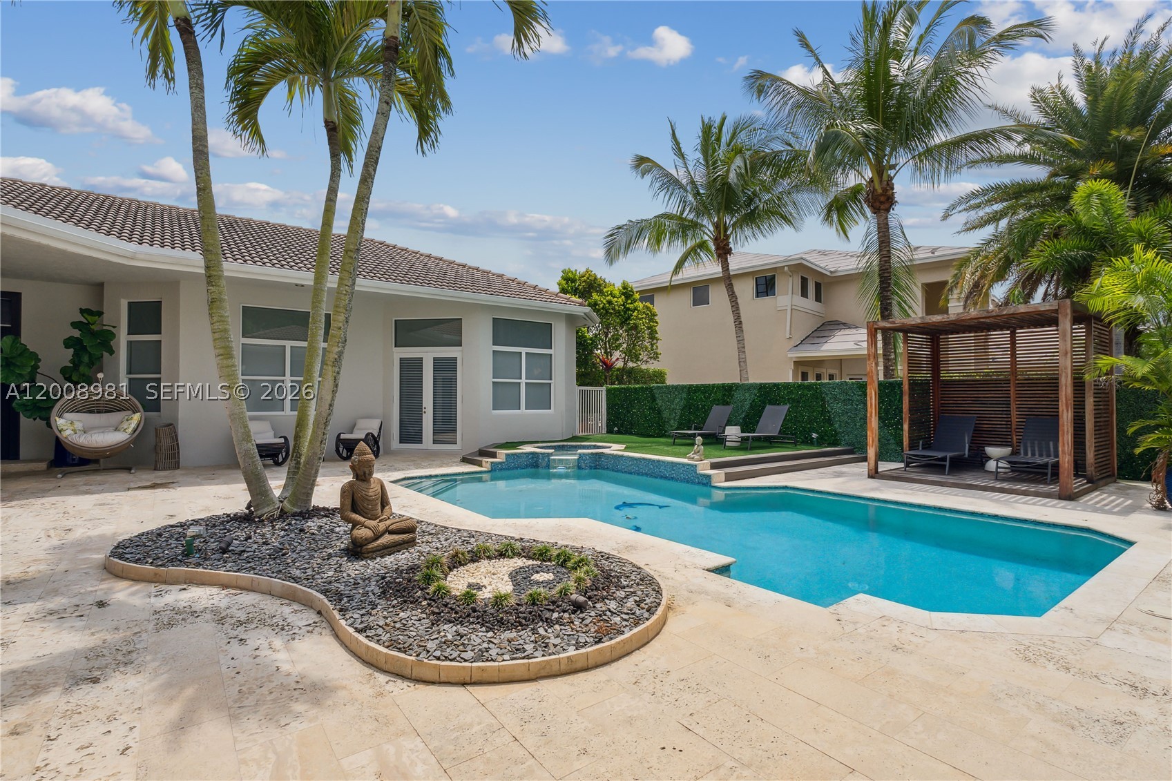 1371 Victoria Isle Dr