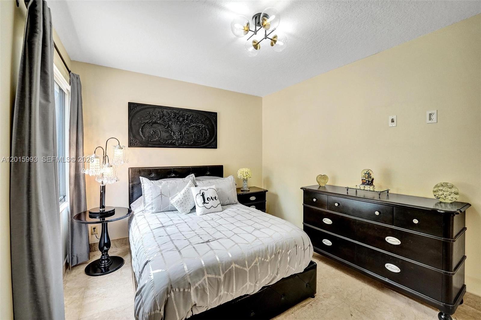 EMBASSY LAKES - Residential