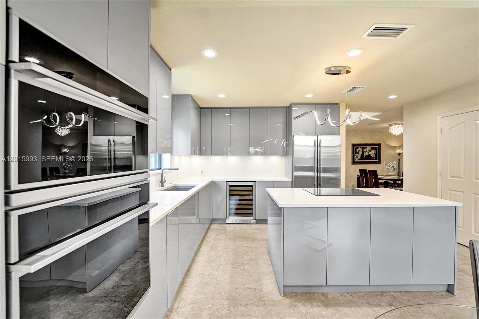 EMBASSY LAKES - Residential