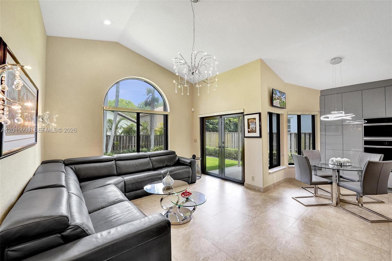 EMBASSY LAKES - Residential