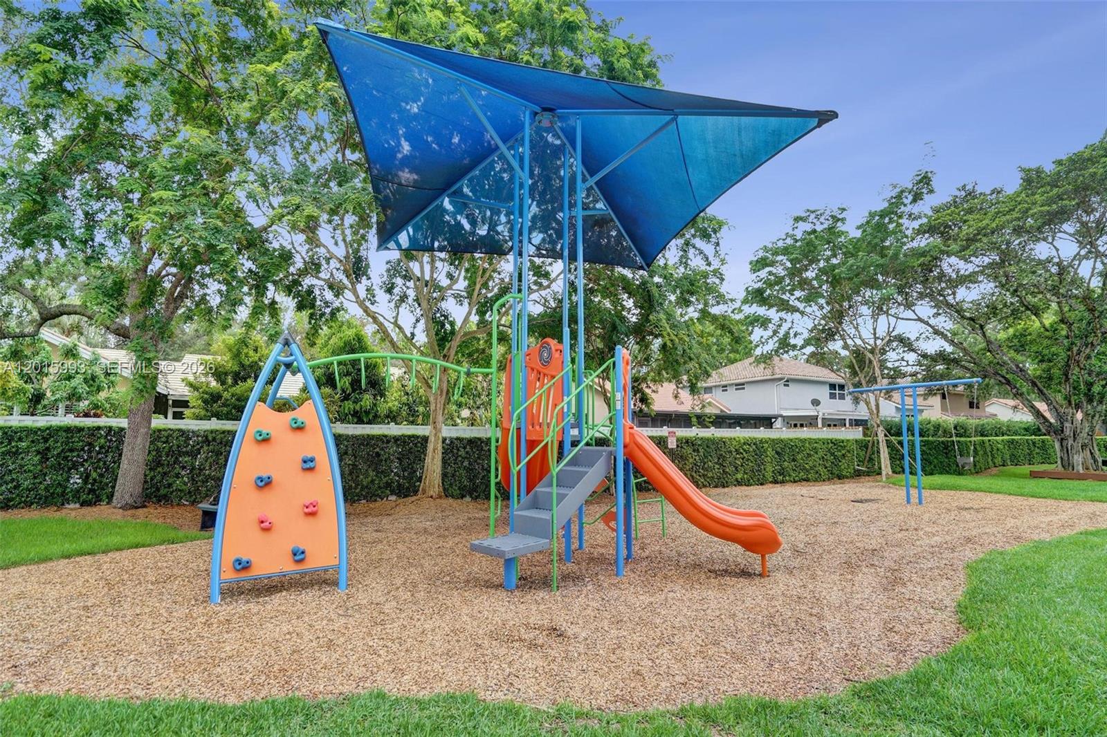 EMBASSY LAKES - Residential