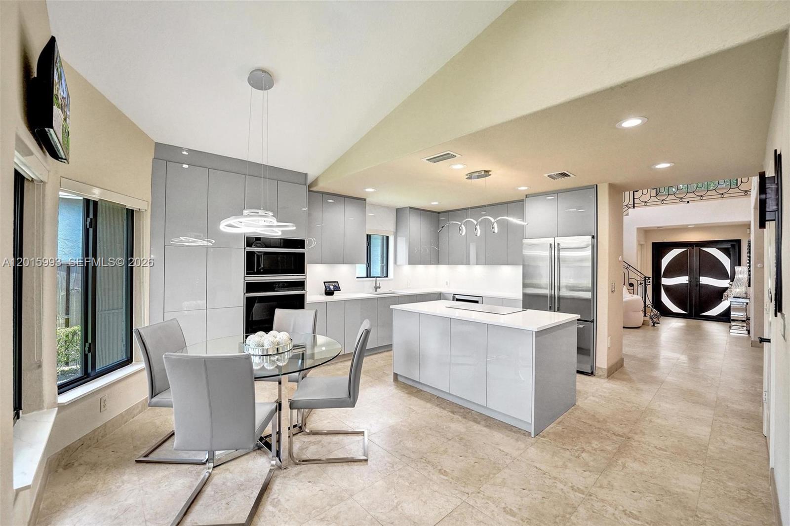 EMBASSY LAKES - Residential