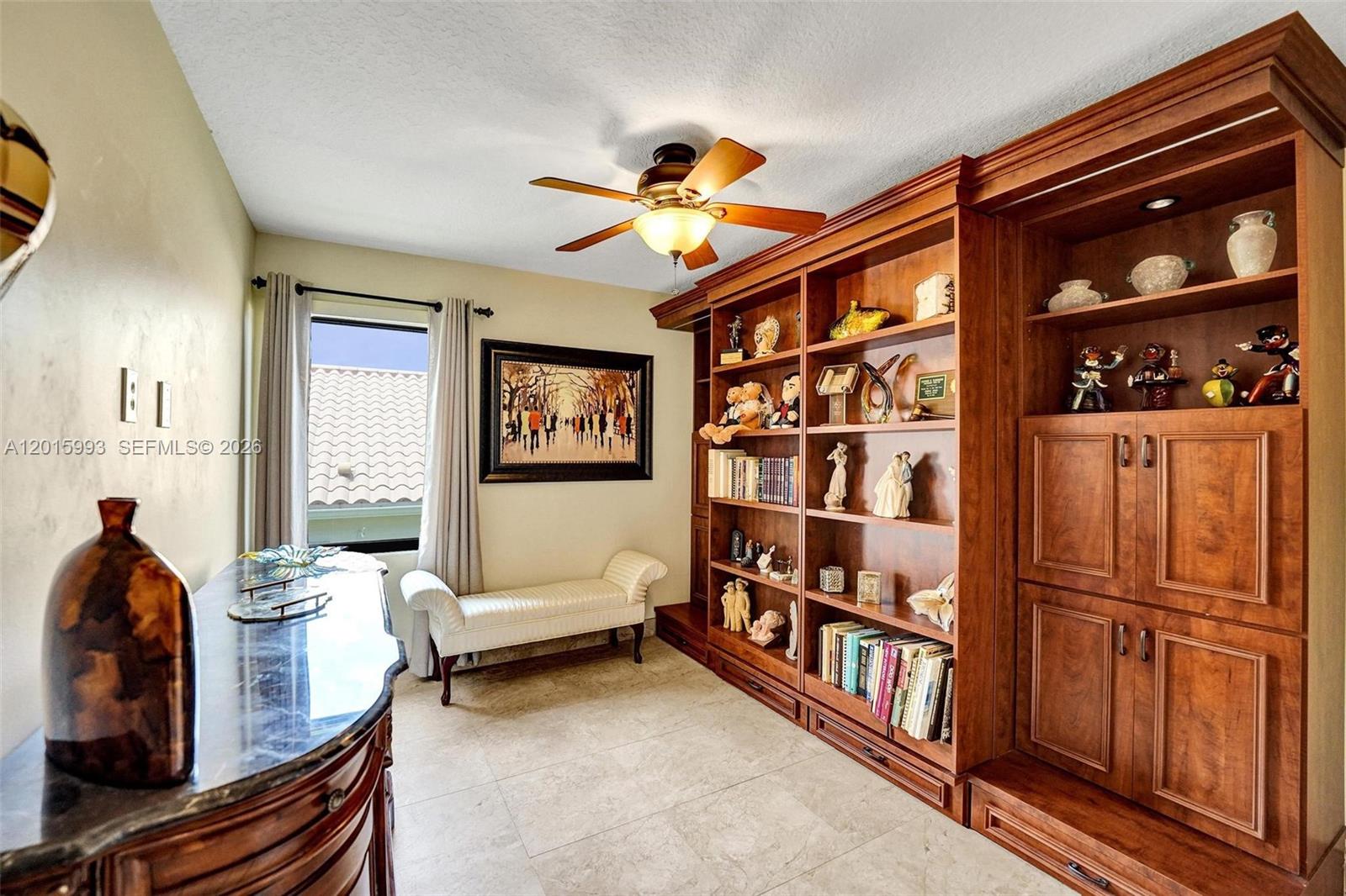 EMBASSY LAKES - Residential