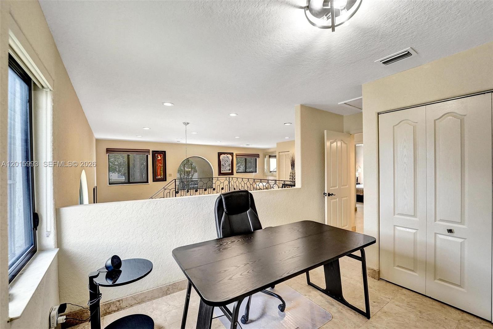 EMBASSY LAKES - Residential