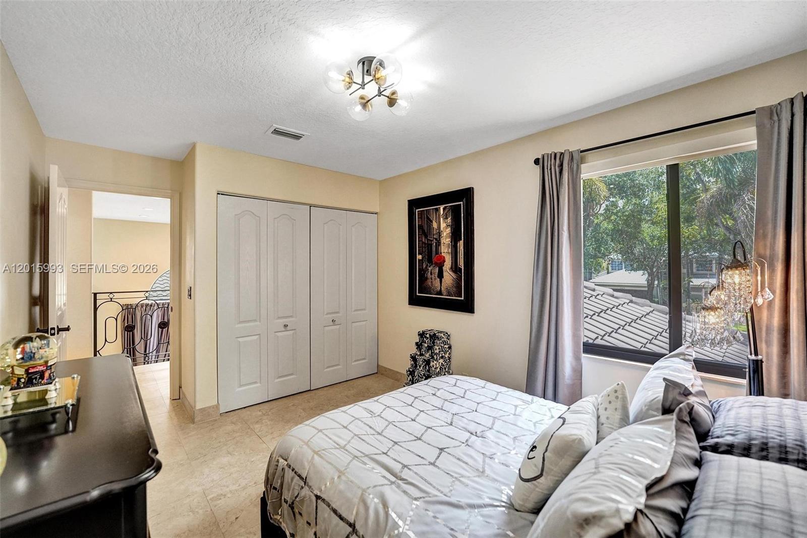 EMBASSY LAKES - Residential