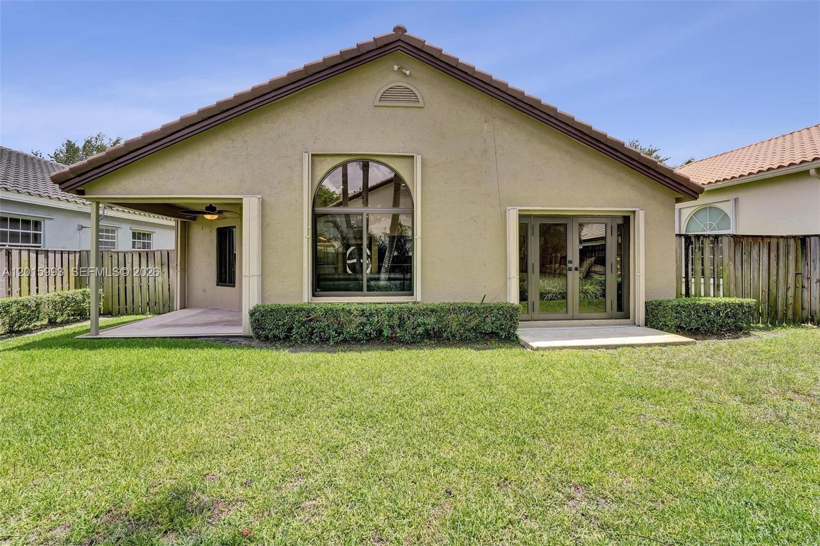 EMBASSY LAKES - Residential