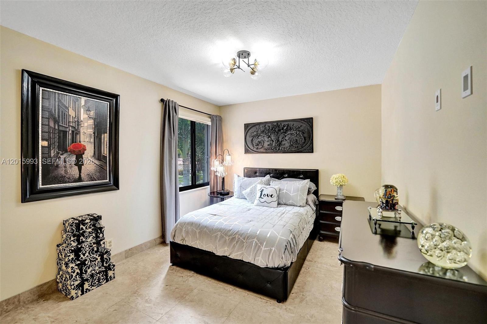 EMBASSY LAKES - Residential