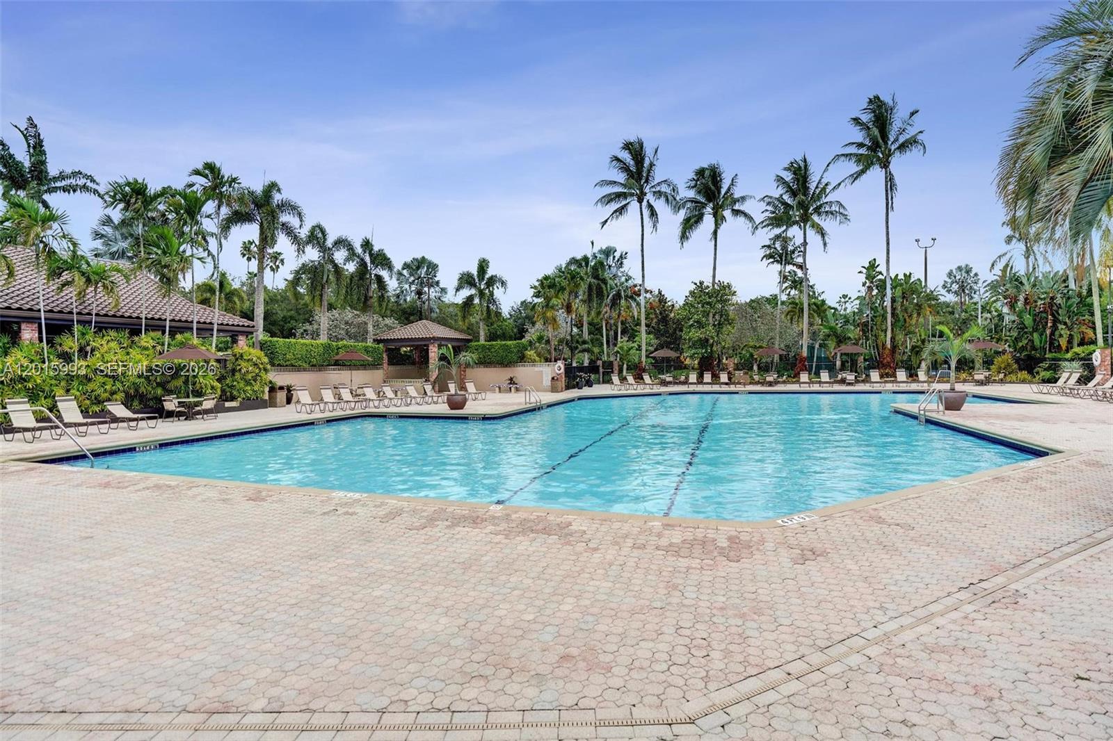 EMBASSY LAKES - Residential