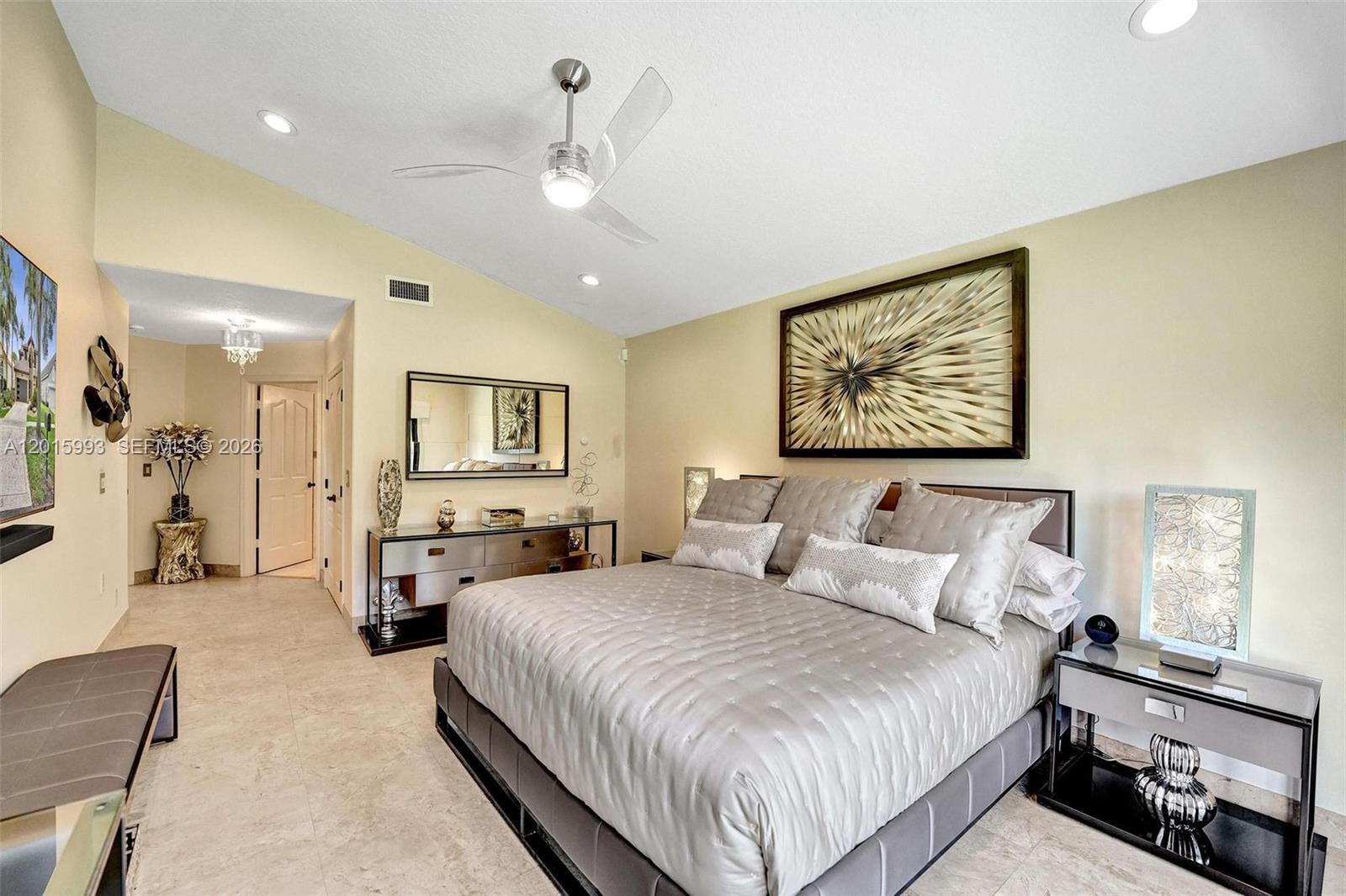 EMBASSY LAKES - Residential