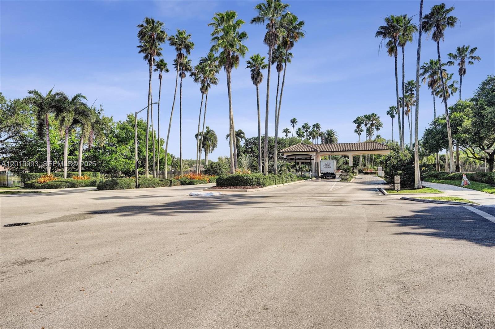 EMBASSY LAKES - Residential